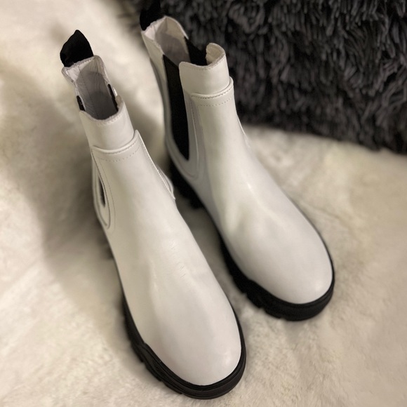 The GREATS® Brooklyn Hewes Chelsea Leather Boot Women Sz 7.5 - Picture 11 of 16